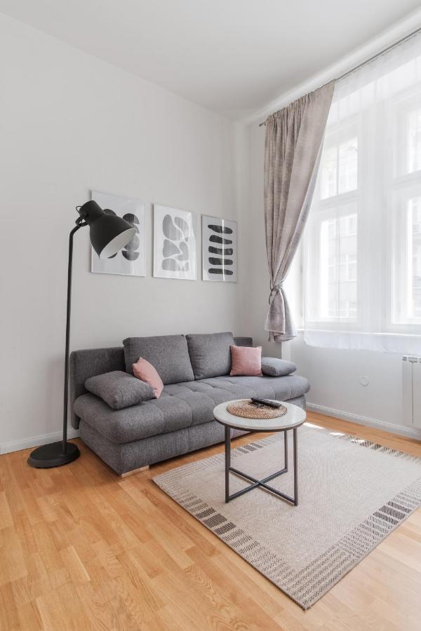 Luminous Apartment For 2 Near Wenceslas Square By Prague Days Buitenkant foto